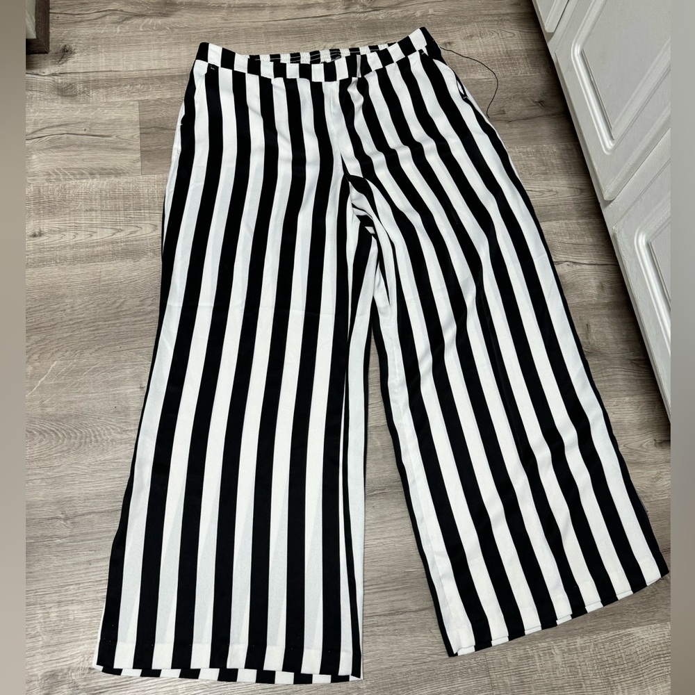 Gabrielle Union X New York & Company Wide-leg Black and White Stripes Pant - Picture 2 of 14